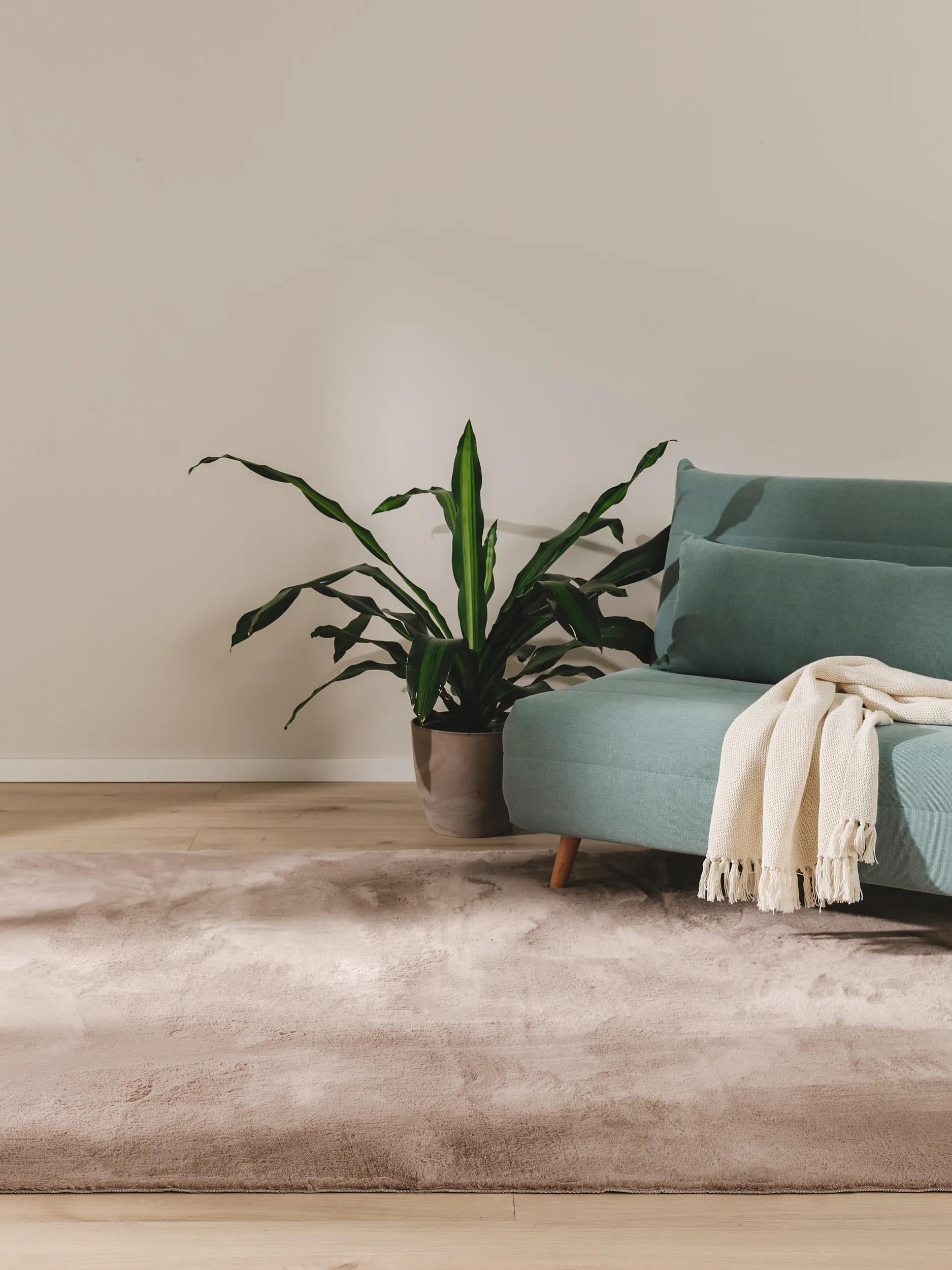 Covor din blană artificială Furry – Taupe