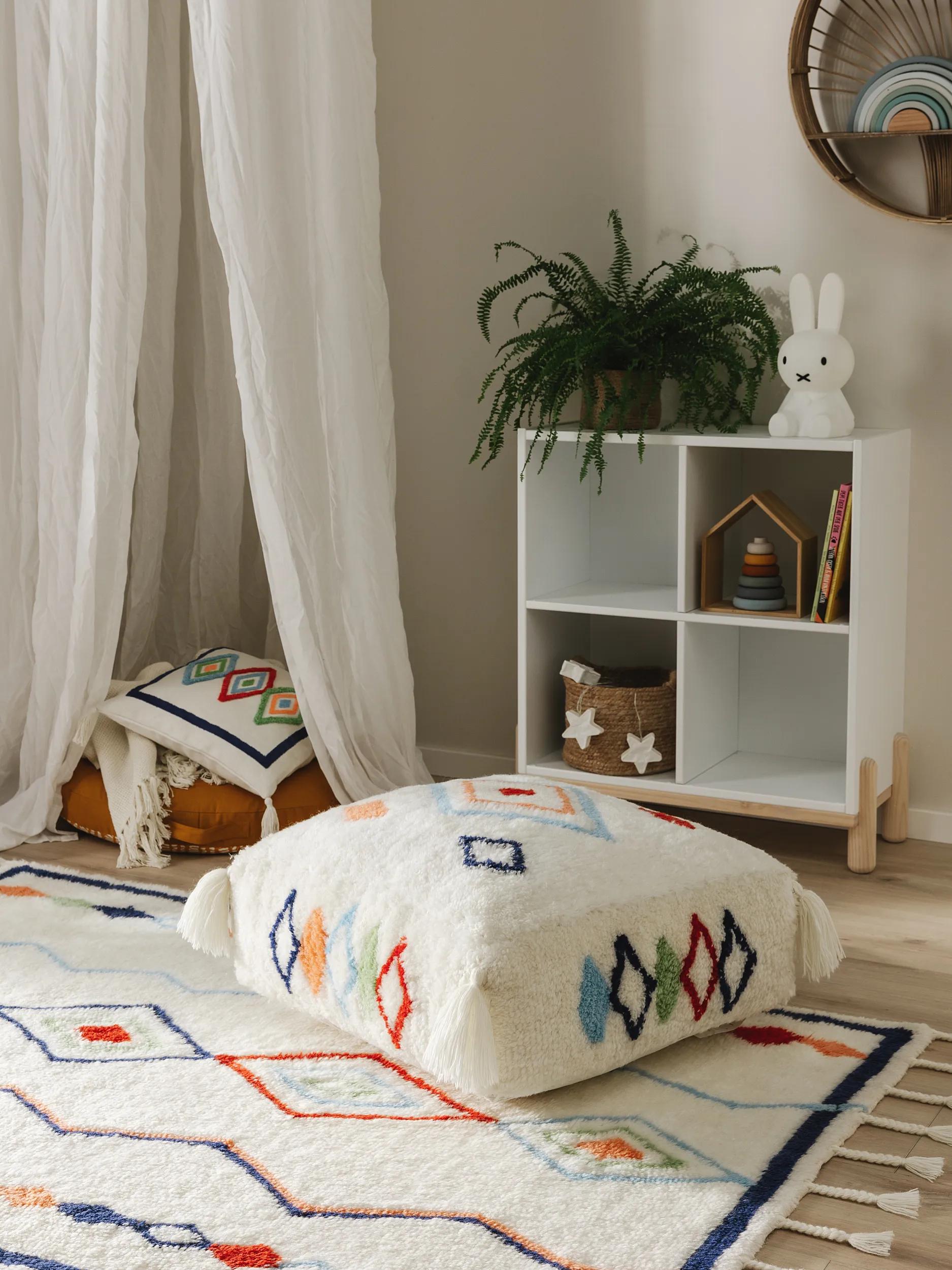Puf din lână lucrat manual Malika – Multicolor