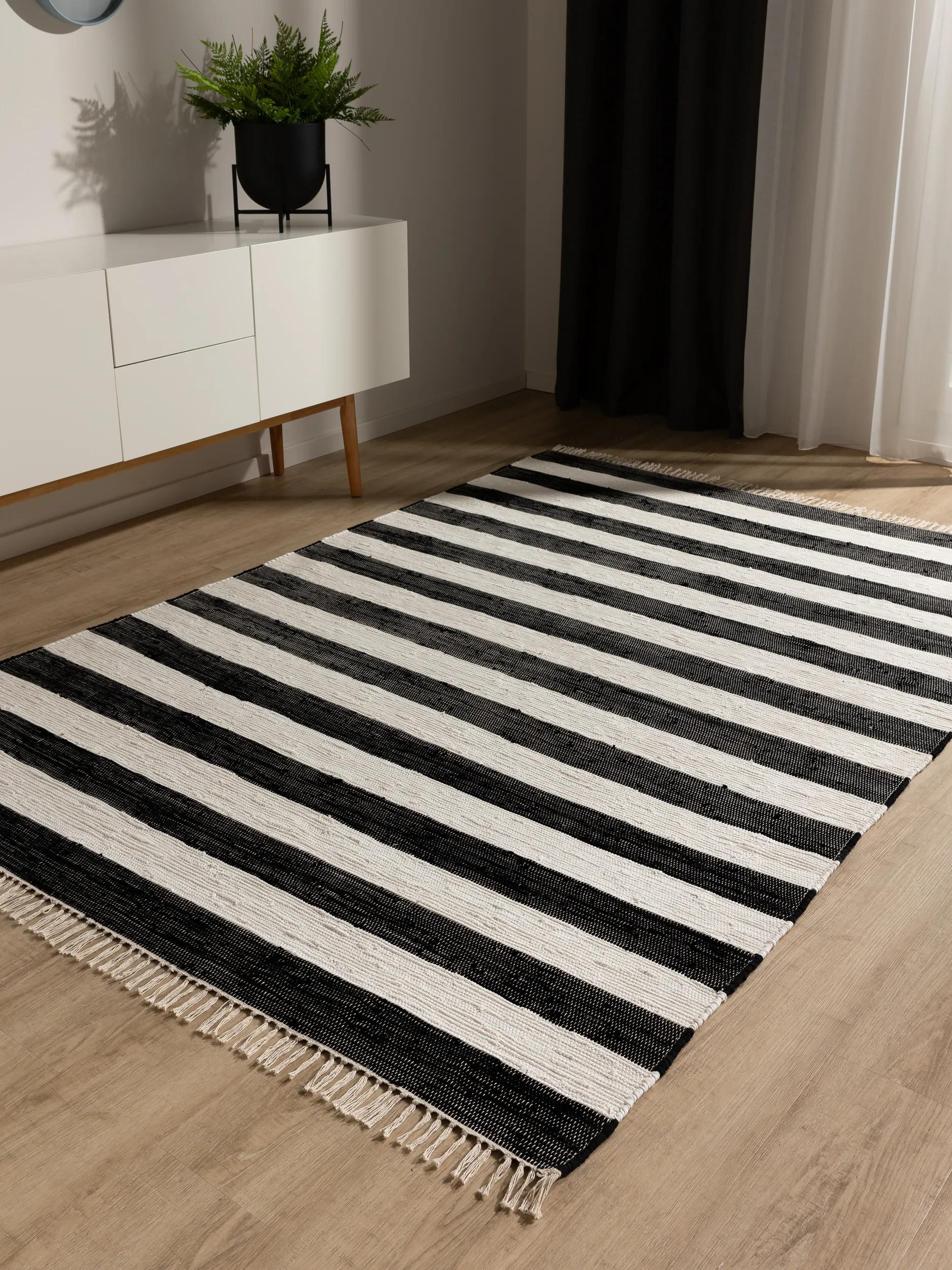 Covor din material reciclat Tom – Negru/Alb